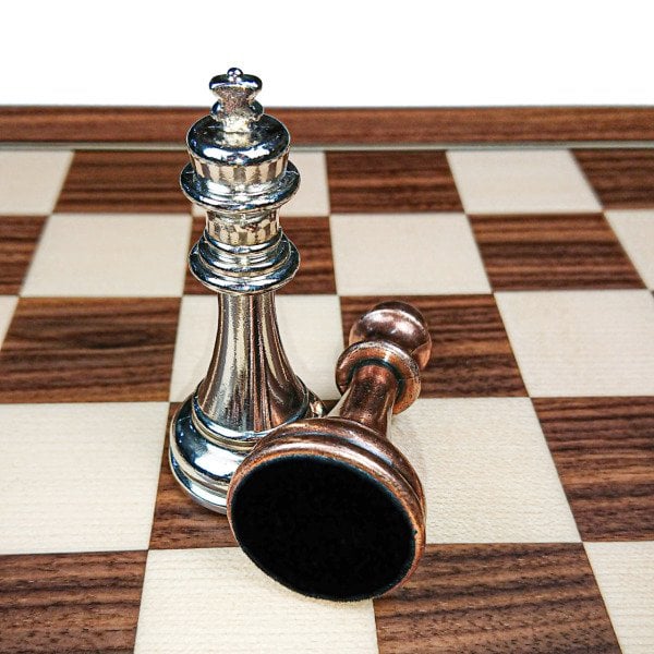 Ahşap Satranç Seti – Kutulu, Ceviz, Metal Figürlü