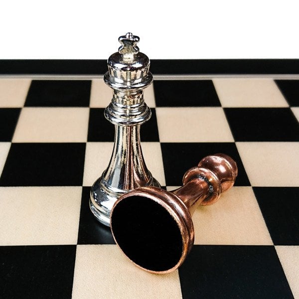 Ahşap Satranç Seti – Kutulu, Siyah, Metal Figürlü